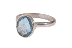 Pierścionek srebrny topaz sky P137