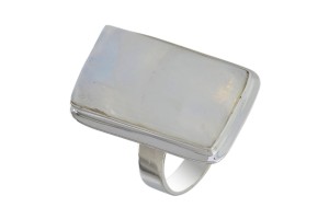 Pierścionek srebrny kamień księżycowy P179