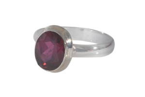 Pierścionek srebrny rodolit P143