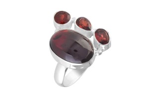 Pierścionek srebrny granat P371