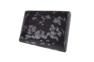 Obsydian śnieżno-płatkowy 21,7x19,9 4,9g. 26