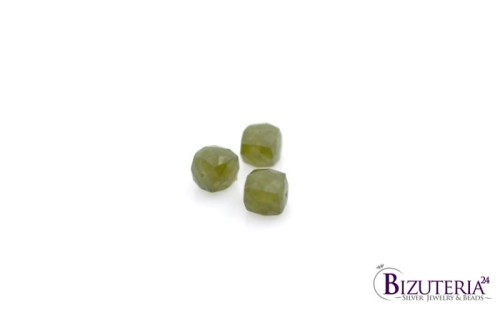 BRI42. Wassonit kwadrat, fasetowane 8x8mm  8,1ct