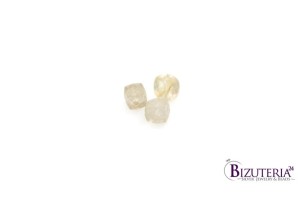 BRI35. Kwarc z rutylem kostka, fasetowane 8x8mm  5,35ct